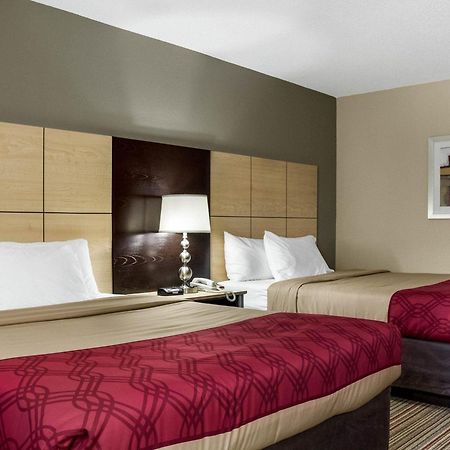 Econo Lodge Grand Forks Esterno foto