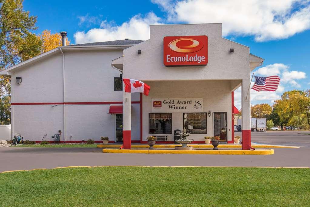 Econo Lodge Grand Forks Esterno foto