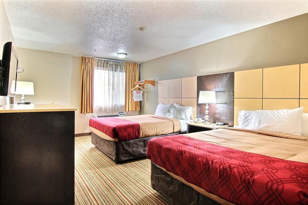 Econo Lodge Grand Forks Esterno foto