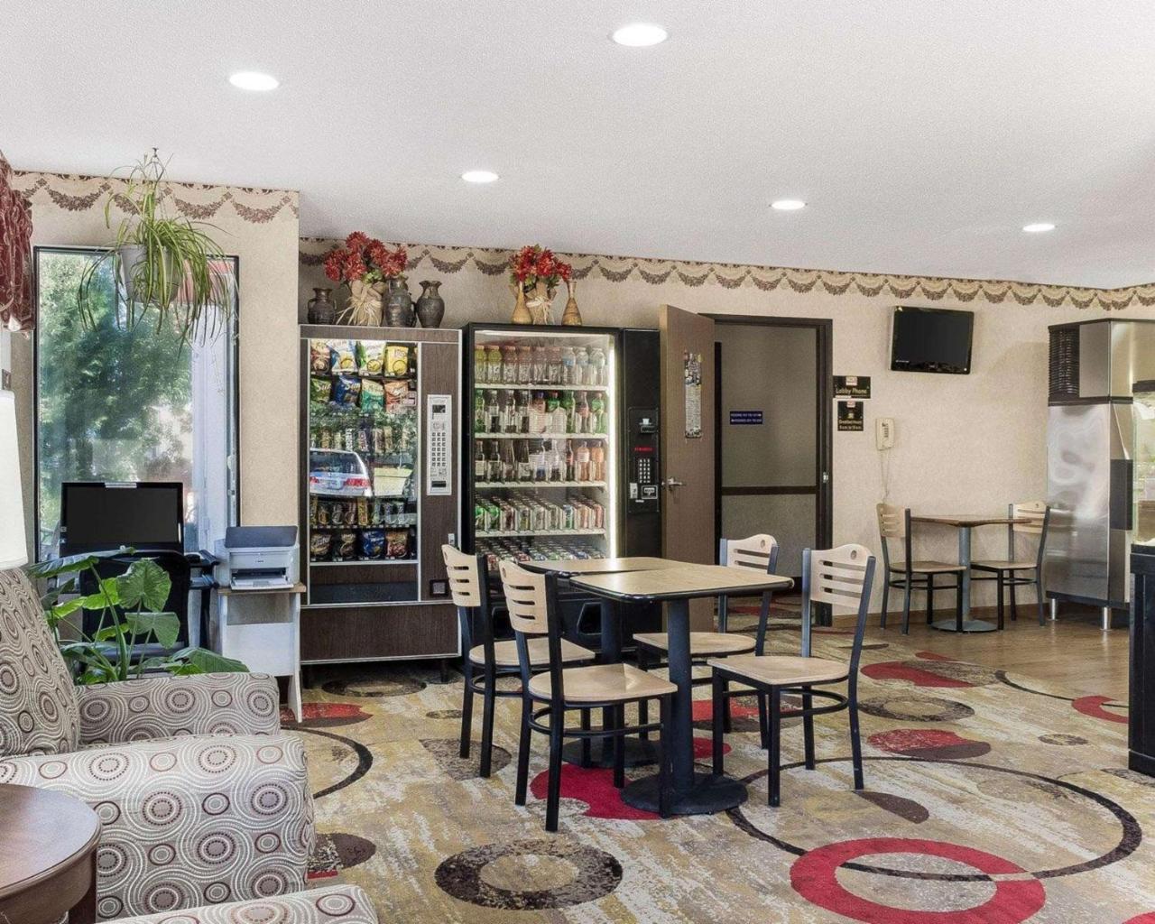 Econo Lodge Grand Forks Esterno foto