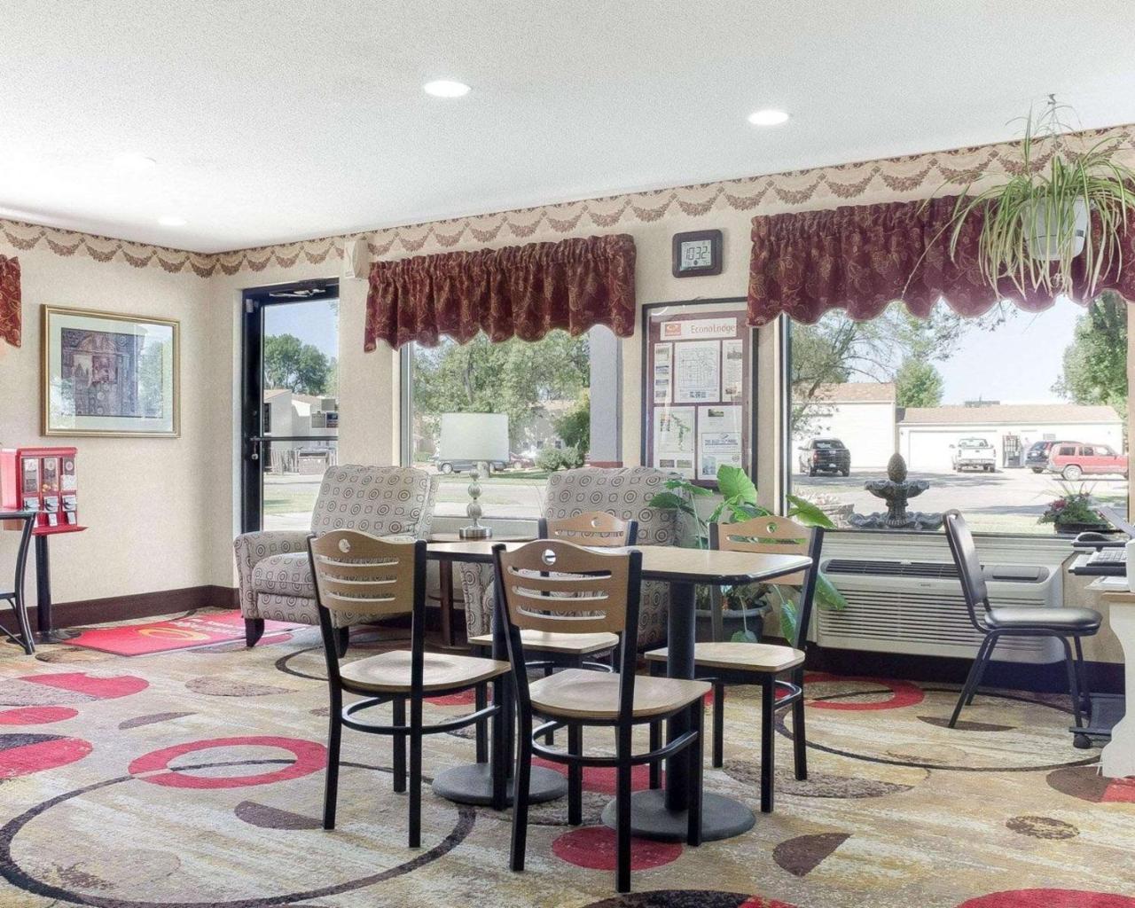 Econo Lodge Grand Forks Esterno foto