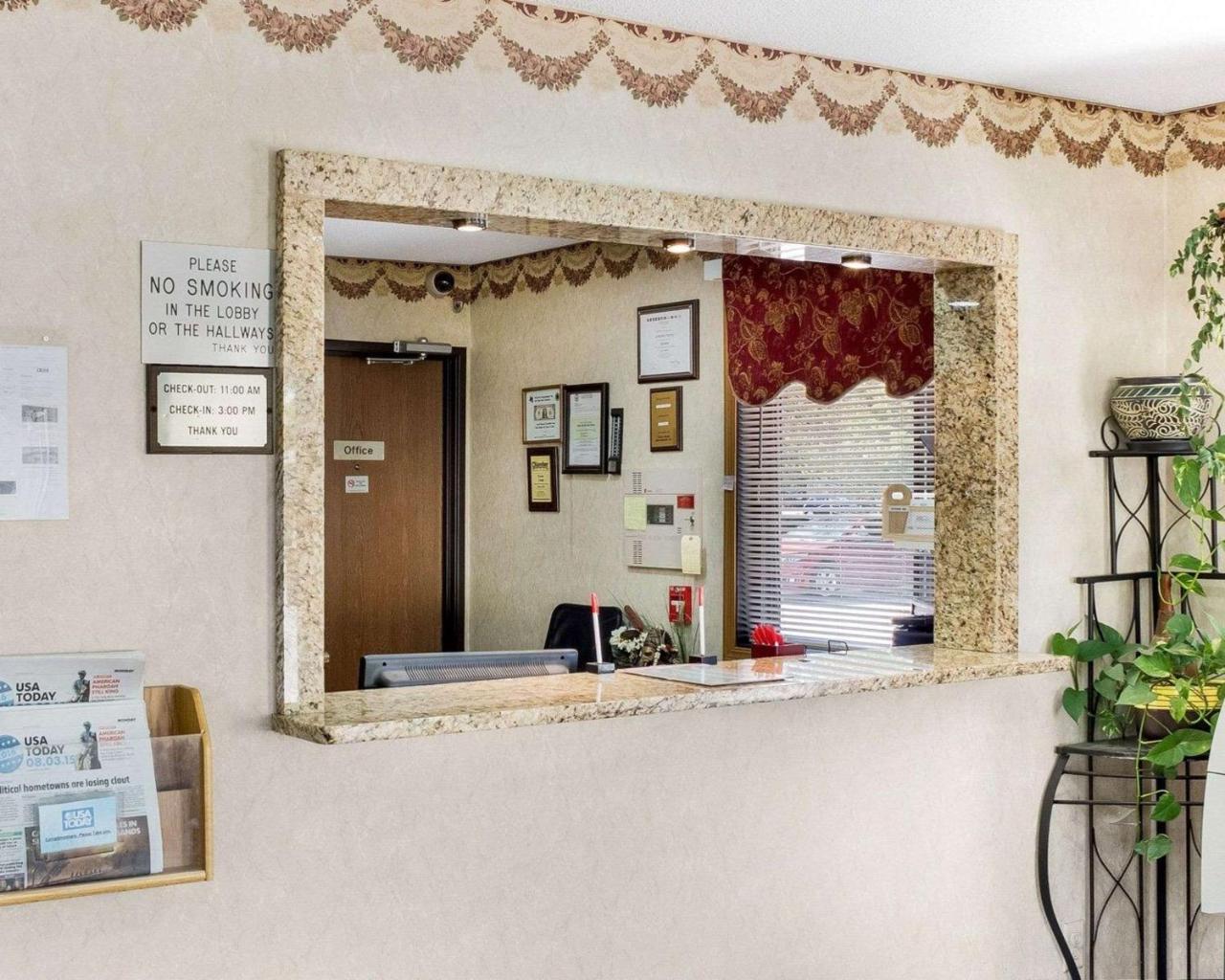 Econo Lodge Grand Forks Esterno foto
